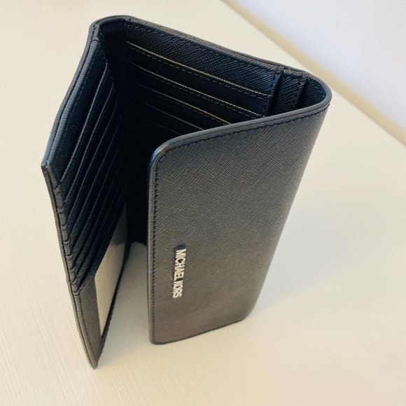 Michael Kors large trifold leather wallet black new - Picture 4 of 6